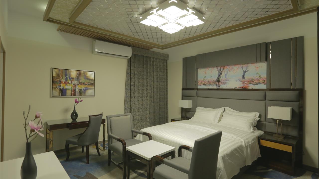 Niyaf Hotel Appartments Khamis Mushait Bagian luar foto