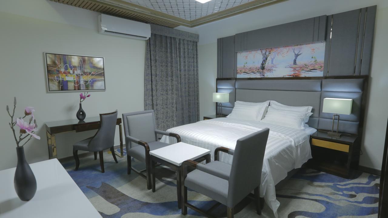 Niyaf Hotel Appartments Khamis Mushait Bagian luar foto